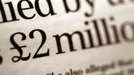 Record pre-order sales for iPhone 5