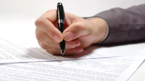 Contract sign 1