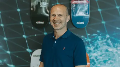 Ps steve salvin headshot  background 